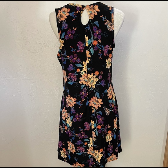 SO Fit n Flare Floral Dress - Picture 2 of 7